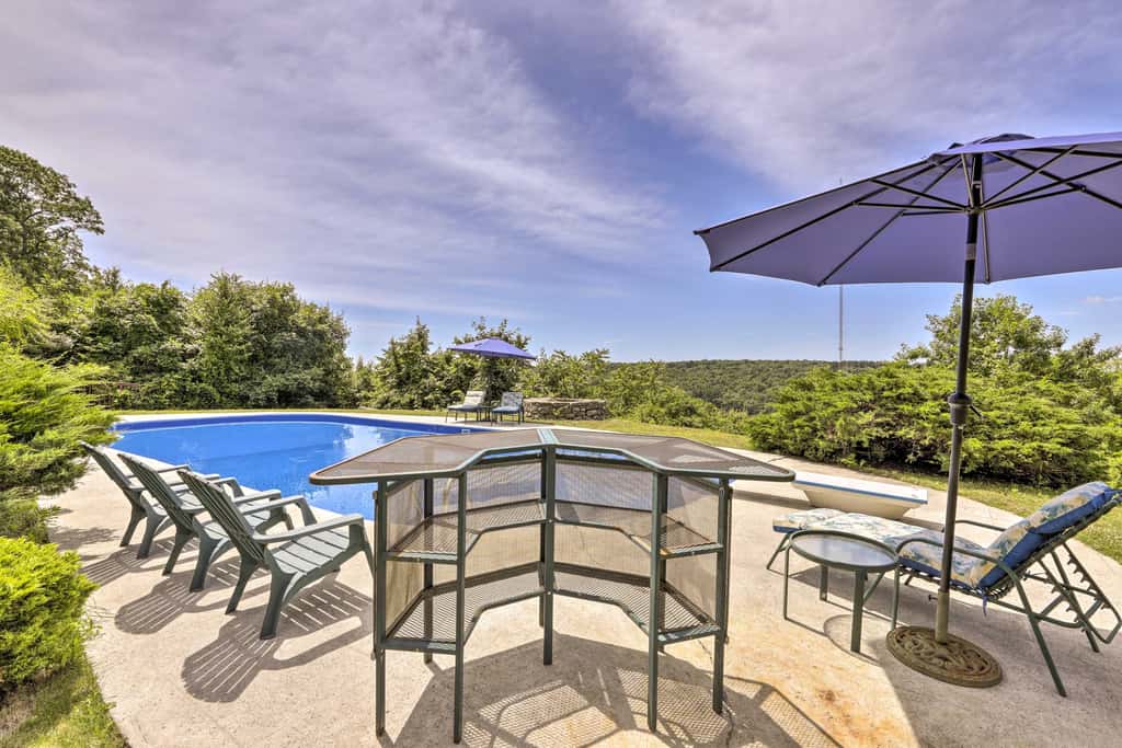 Cozy Studio: Indoor Hot Tub & Inground Pool Access