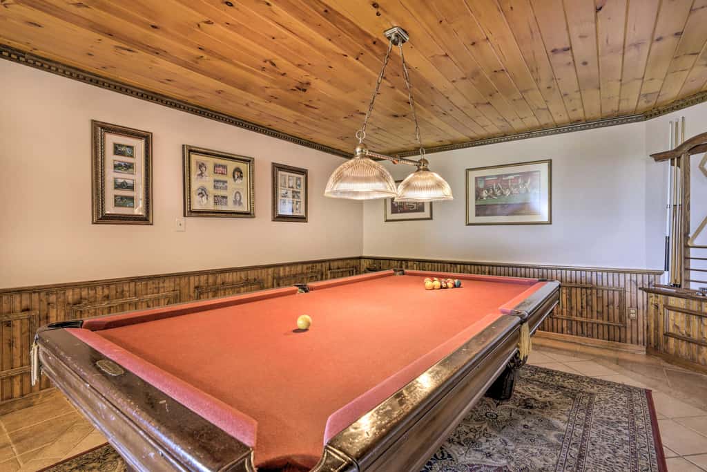 Cozy Studio: Indoor Hot Tub & Inground Pool Access