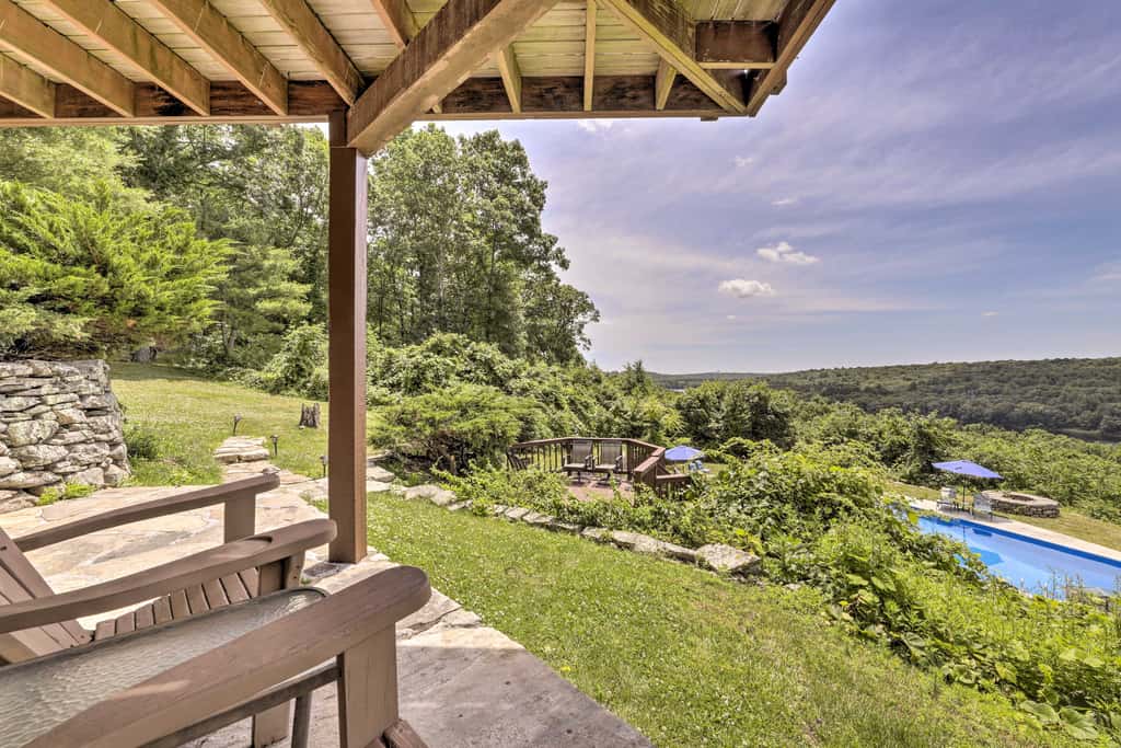 Cozy Studio: Indoor Hot Tub & Inground Pool Access