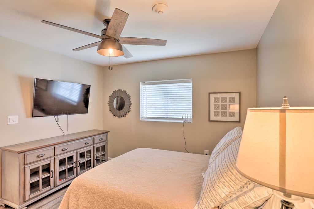 Middle Bass Condo w/ Balcony, Lake Erie Views
