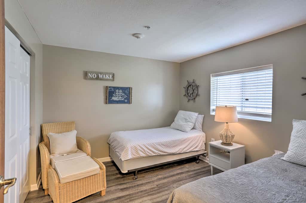 Middle Bass Condo w/ Balcony, Lake Erie Views