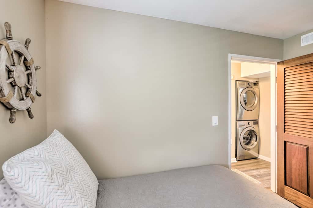 Middle Bass Condo w/ Balcony, Lake Erie Views