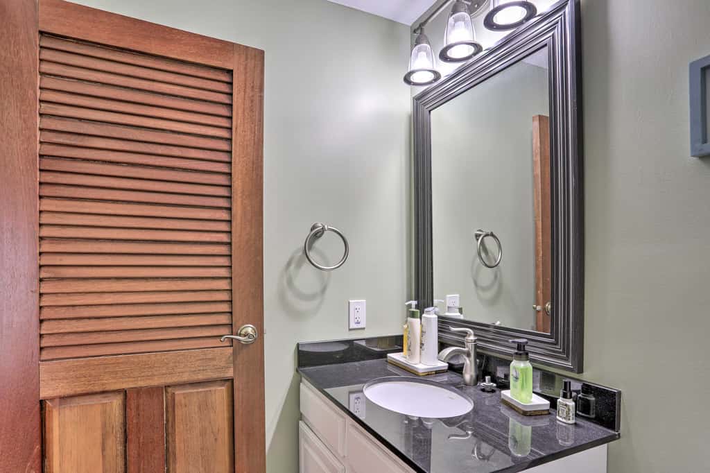 Middle Bass Condo w/ Balcony, Lake Erie Views