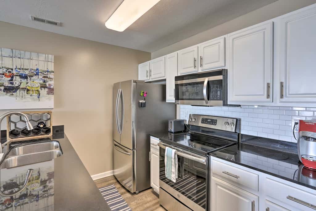 Middle Bass Condo w/ Balcony, Lake Erie Views