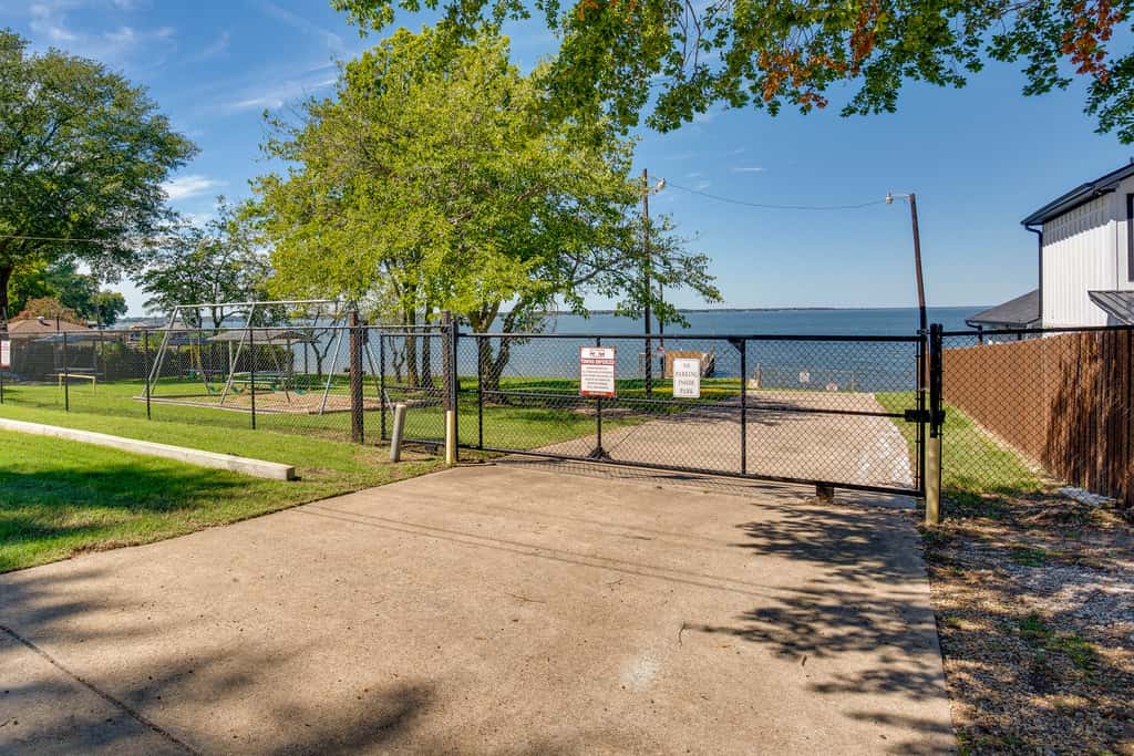 Game Room + Walk to Beach: Gun Barrel City Gem!