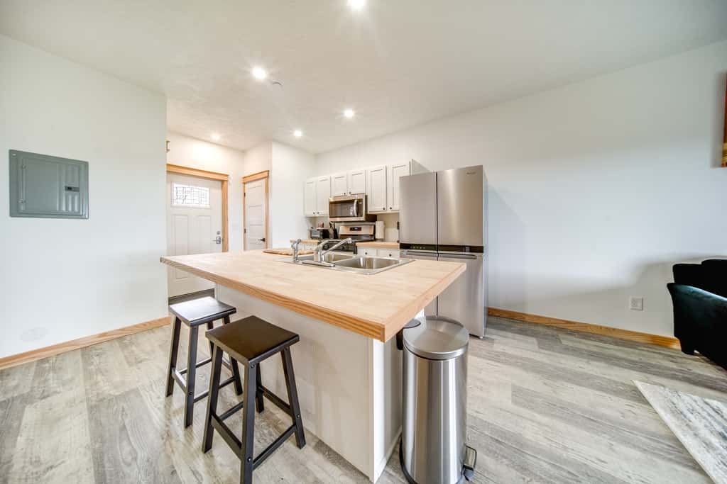 Golf Course View: Centrally Located Condo in Erie