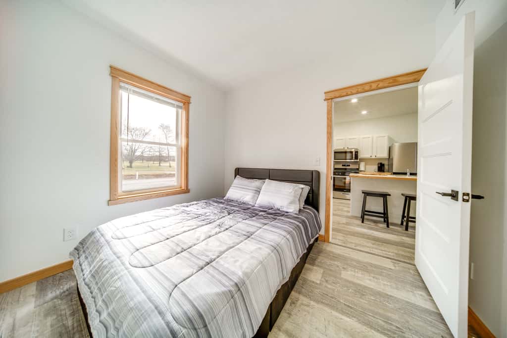 Golf Course View: Centrally Located Condo in Erie