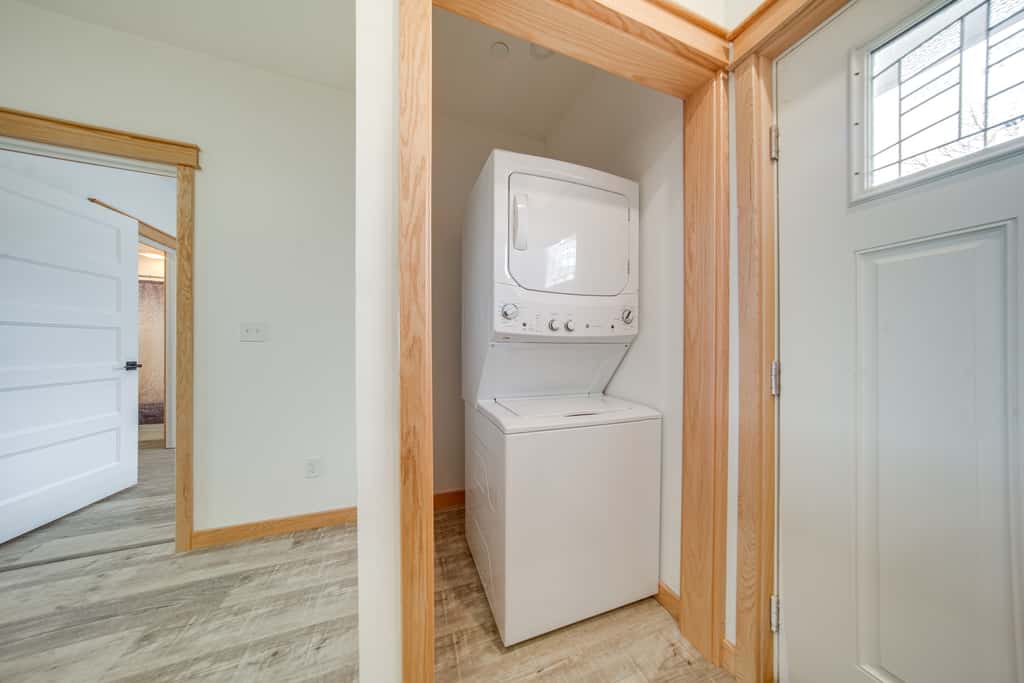 Golf Course View: Centrally Located Condo in Erie