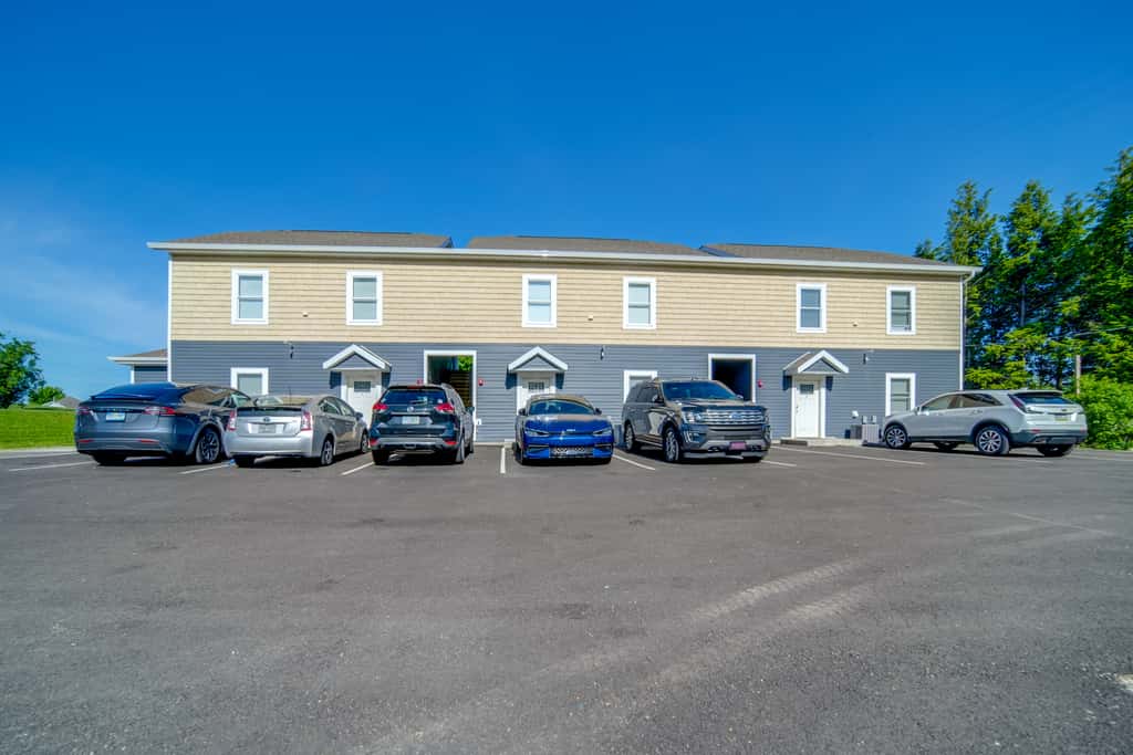 Golf Course View: Centrally Located Condo in Erie