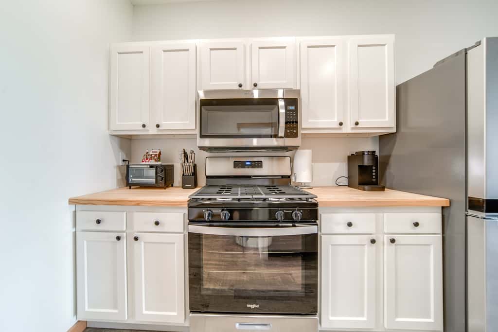 Golf Course View: Centrally Located Condo in Erie