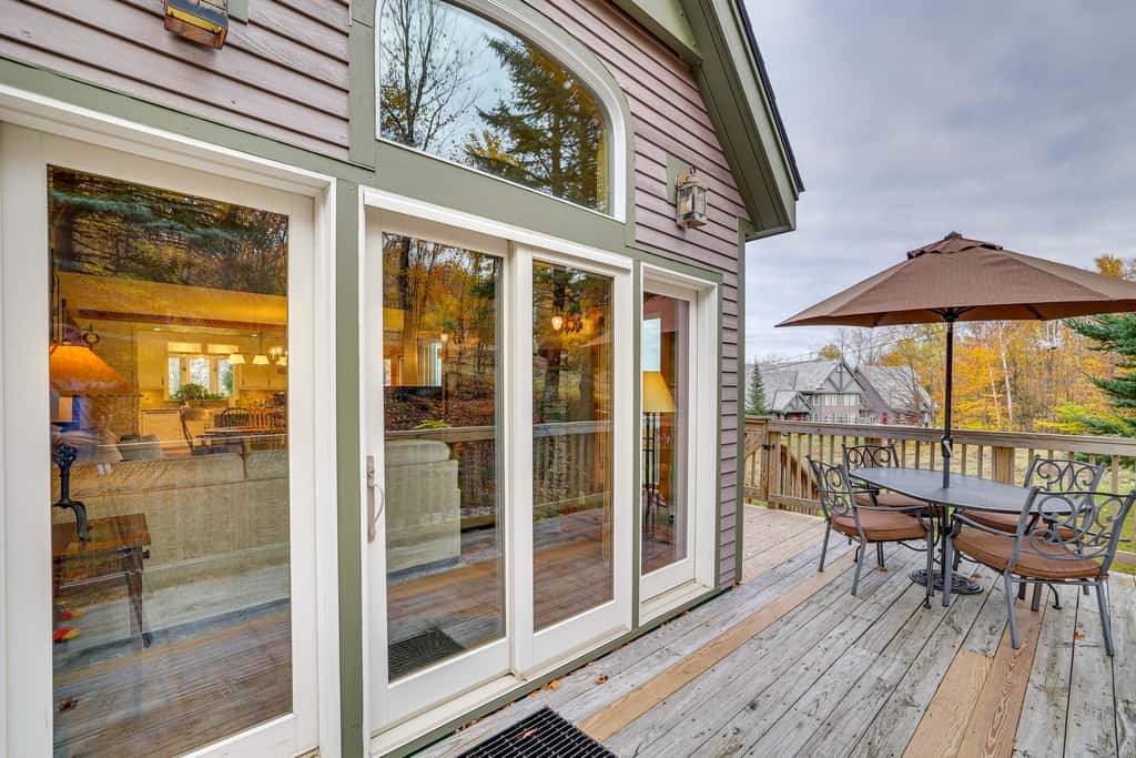 Ski-In/Ski-Out w/ Sauna in Jay Ski Peak Resort!