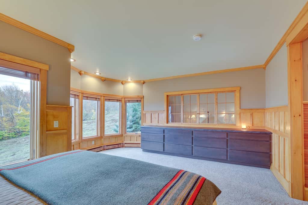 Ski-In/Ski-Out w/ Sauna in Jay Ski Peak Resort!