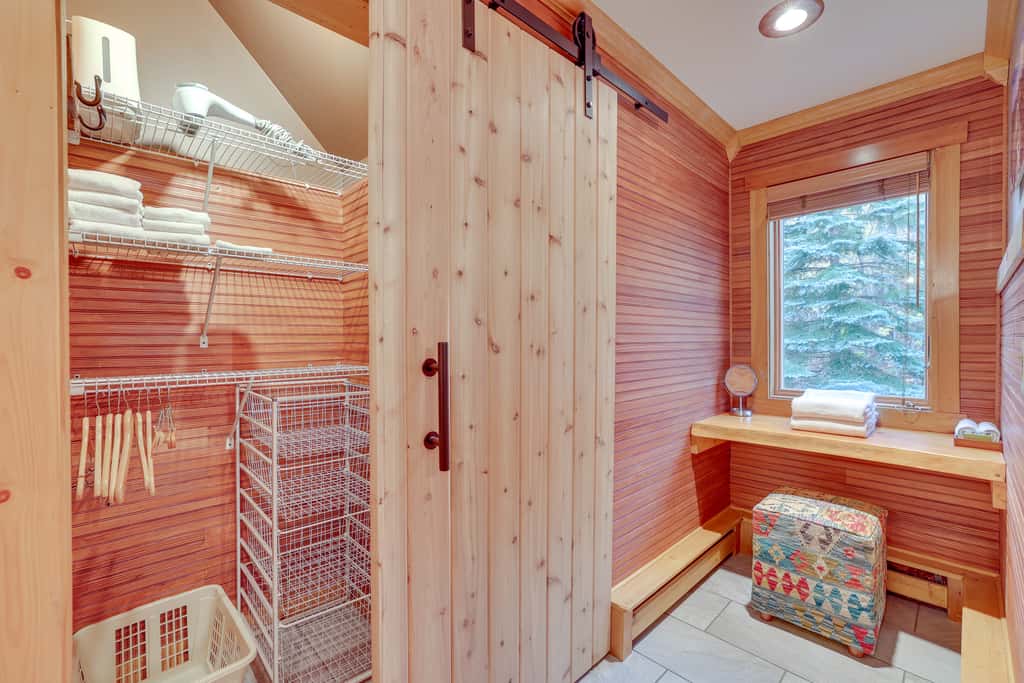 Ski-In/Ski-Out w/ Sauna in Jay Ski Peak Resort!