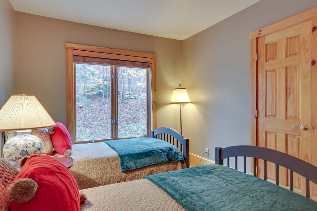 Ski-In/Ski-Out w/ Sauna in Jay Ski Peak Resort!