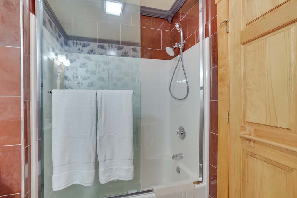 Ski-In/Ski-Out w/ Sauna in Jay Ski Peak Resort!
