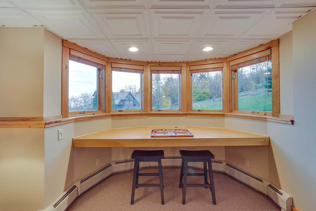 Ski-In/Ski-Out w/ Sauna in Jay Ski Peak Resort!