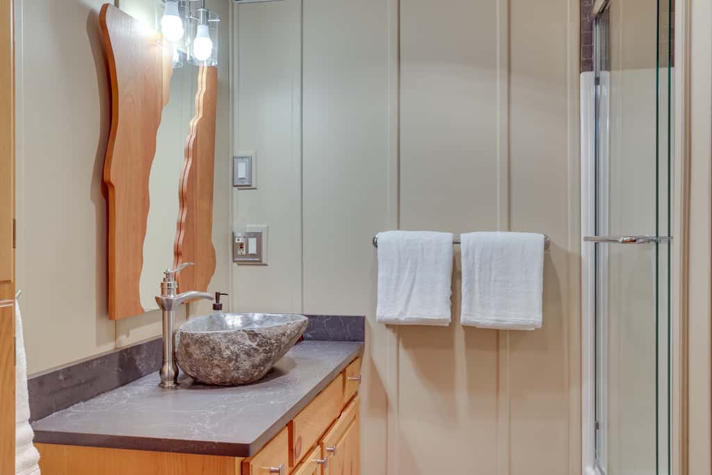 Ski-In/Ski-Out w/ Sauna in Jay Ski Peak Resort!