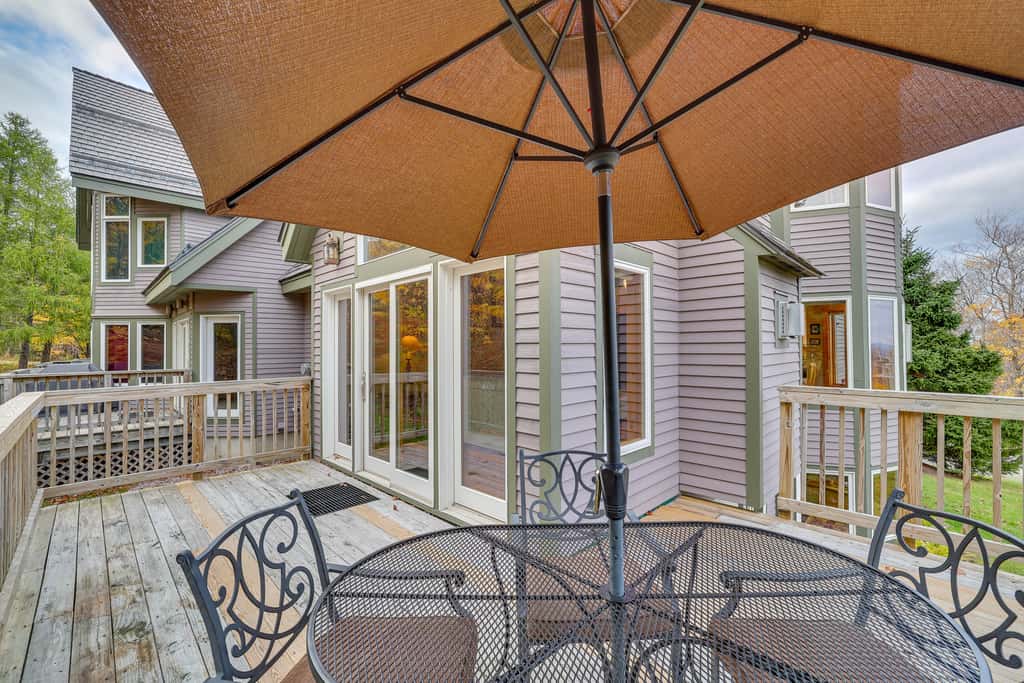 Ski-In/Ski-Out w/ Sauna in Jay Ski Peak Resort!
