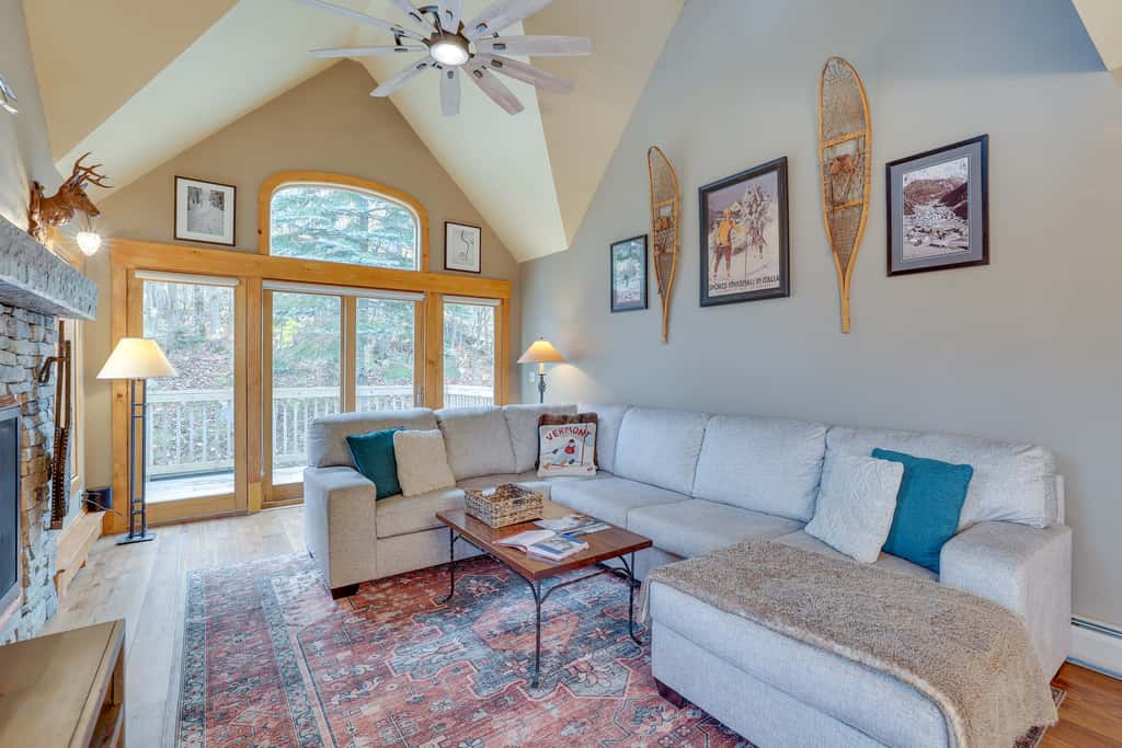 Ski-In/Ski-Out w/ Sauna in Jay Ski Peak Resort!