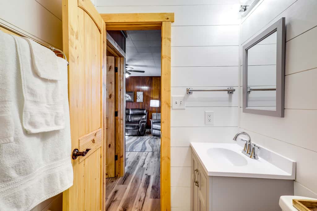 Devil’s Fork Resort Cabin w/ Designated Boat Slip!