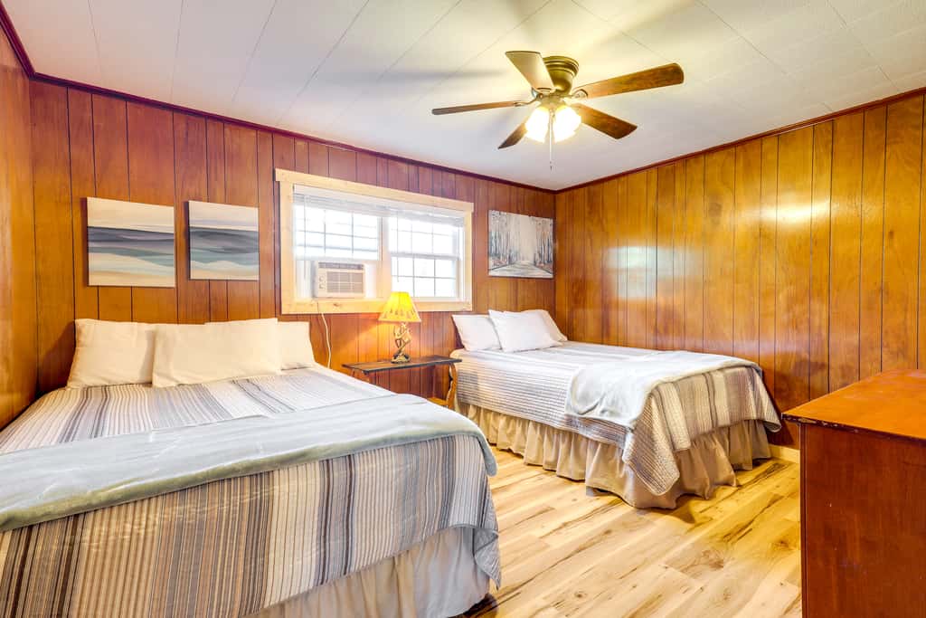 Devil’s Fork Resort Cabin w/ Designated Boat Slip!