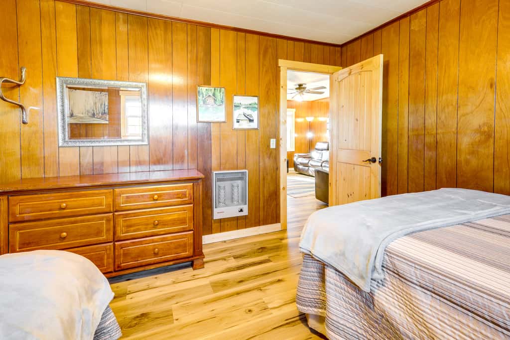 Devil’s Fork Resort Cabin w/ Designated Boat Slip!