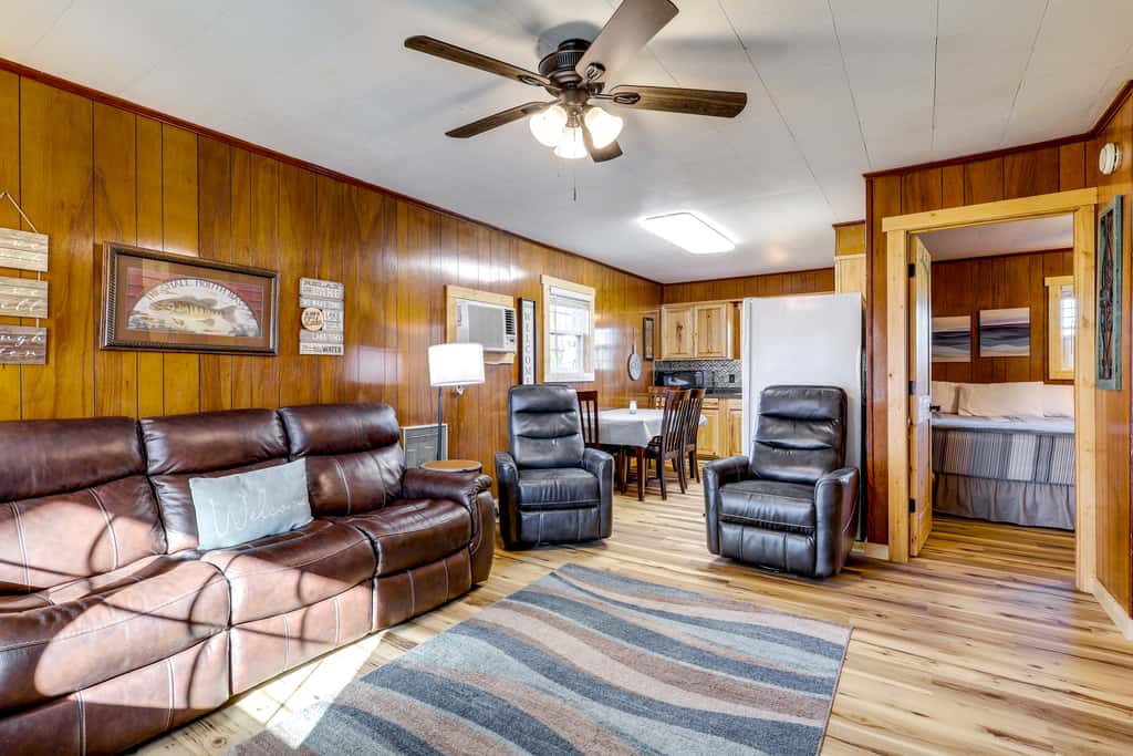 Devil’s Fork Resort Cabin w/ Designated Boat Slip!