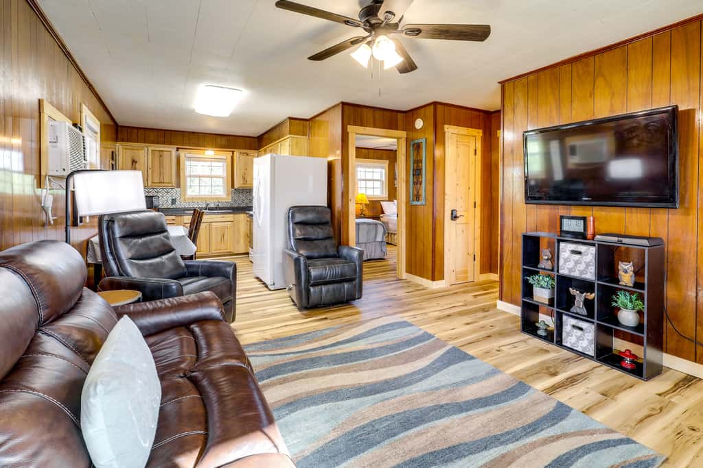 Devil’s Fork Resort Cabin w/ Designated Boat Slip!