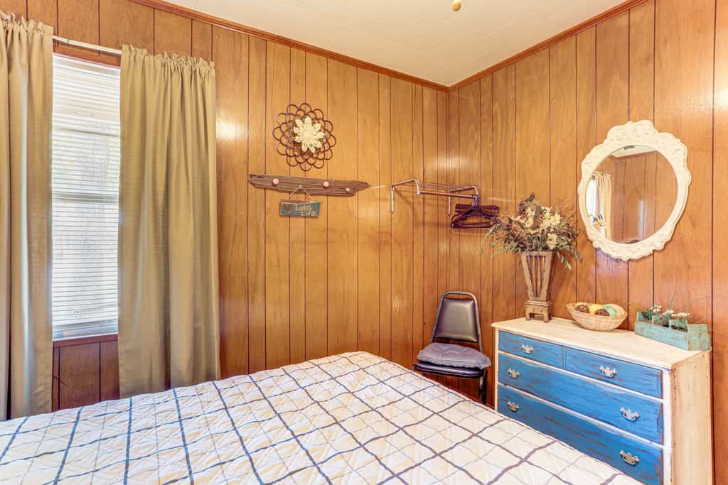 Shared Dock & Yard: Greers Ferry Lake Home!