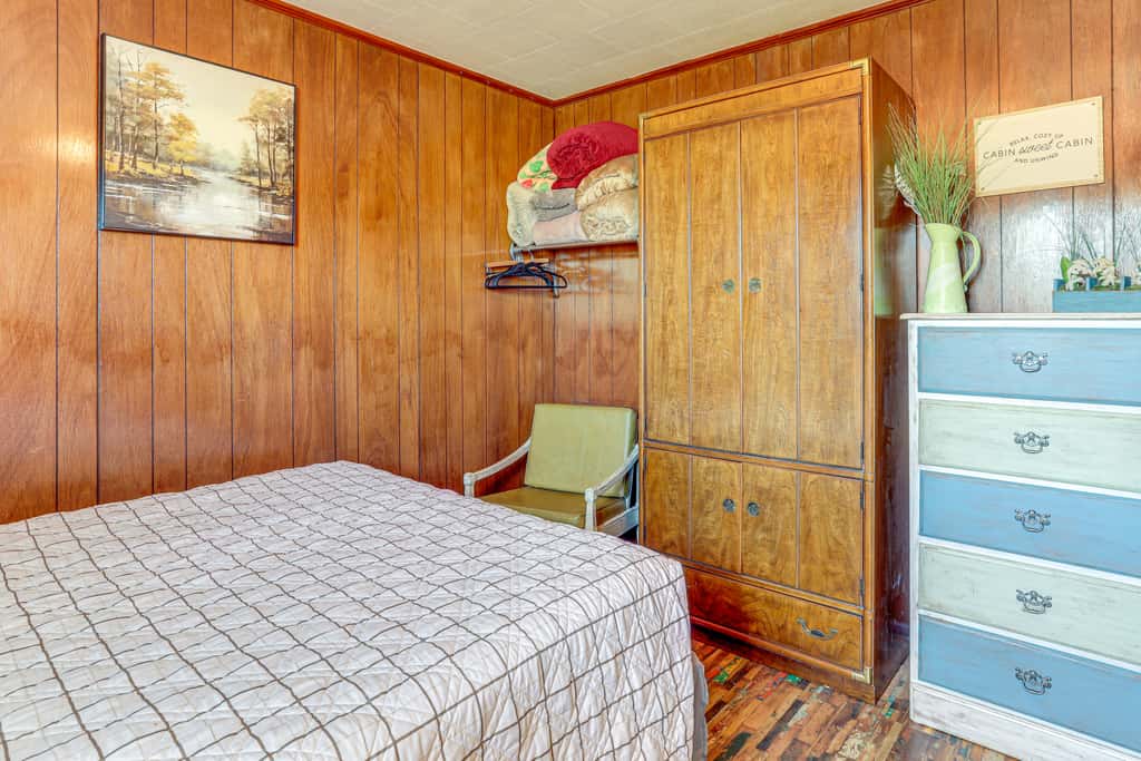 Shared Dock & Yard: Greers Ferry Lake Home!