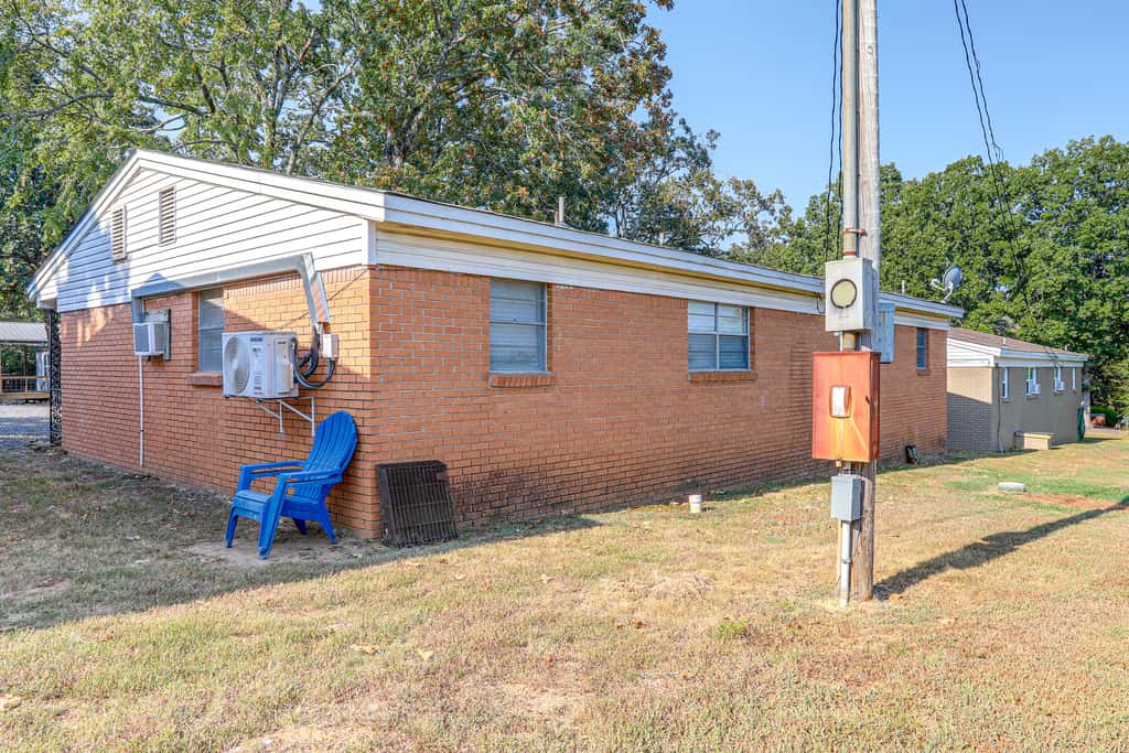 Shared Dock & Yard: Greers Ferry Lake Home!