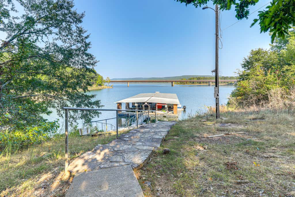 Shared Dock & Yard: Greers Ferry Lake Home!