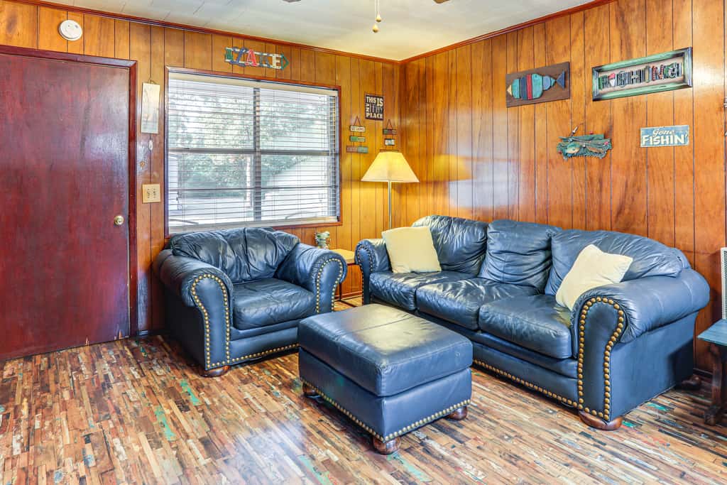 Shared Dock & Yard: Greers Ferry Lake Home!