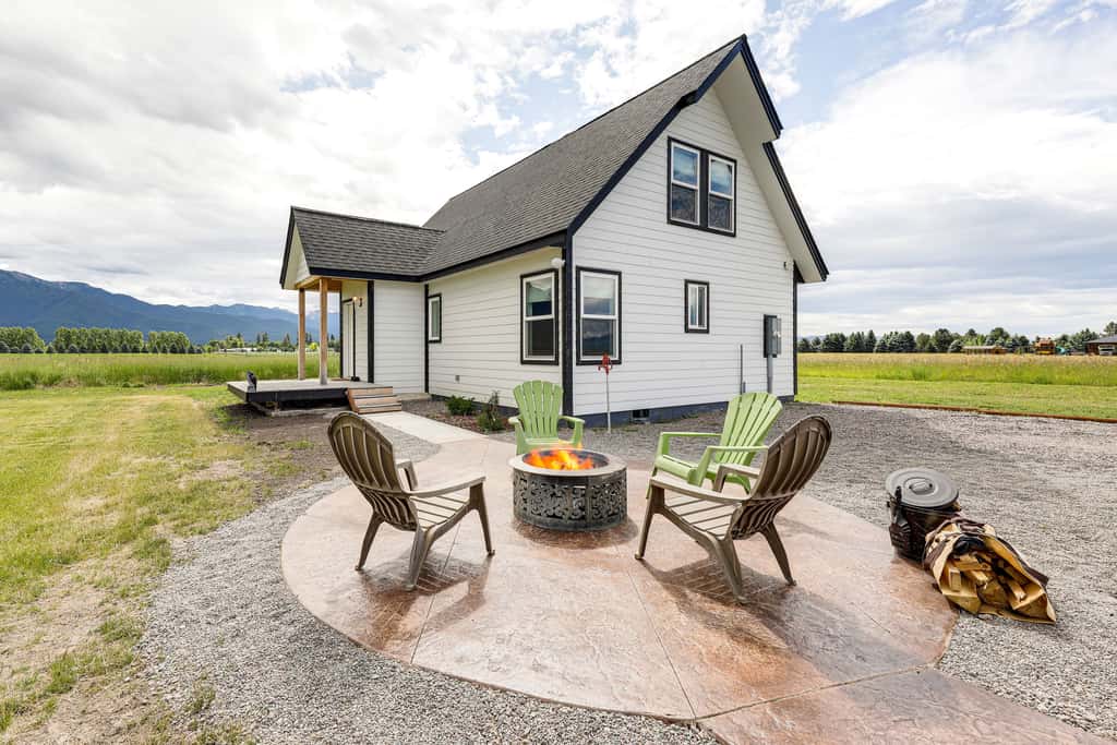 Kalispell Mountain Getaway w/ Hot Tub & Fire Pit!