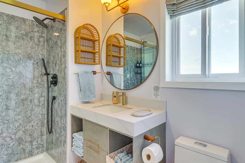 Kalispell Mountain Getaway w/ Hot Tub & Fire Pit!