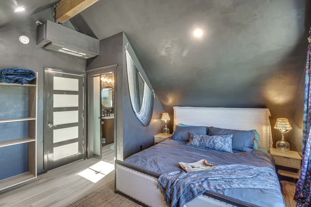 Kalispell Mountain Getaway w/ Hot Tub & Fire Pit!