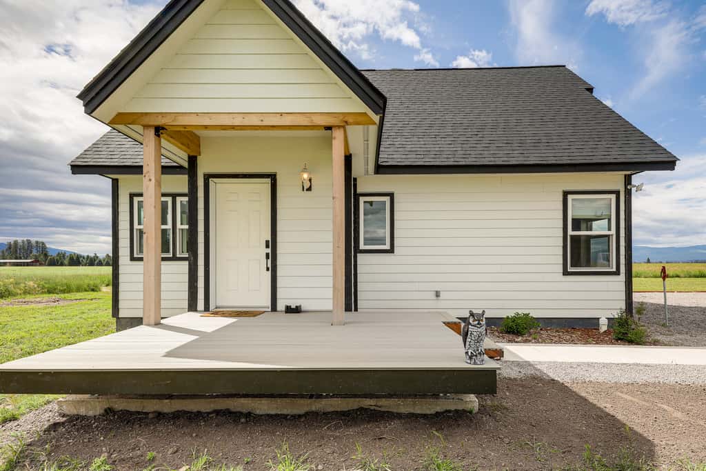 Kalispell Mountain Getaway w/ Hot Tub & Fire Pit!
