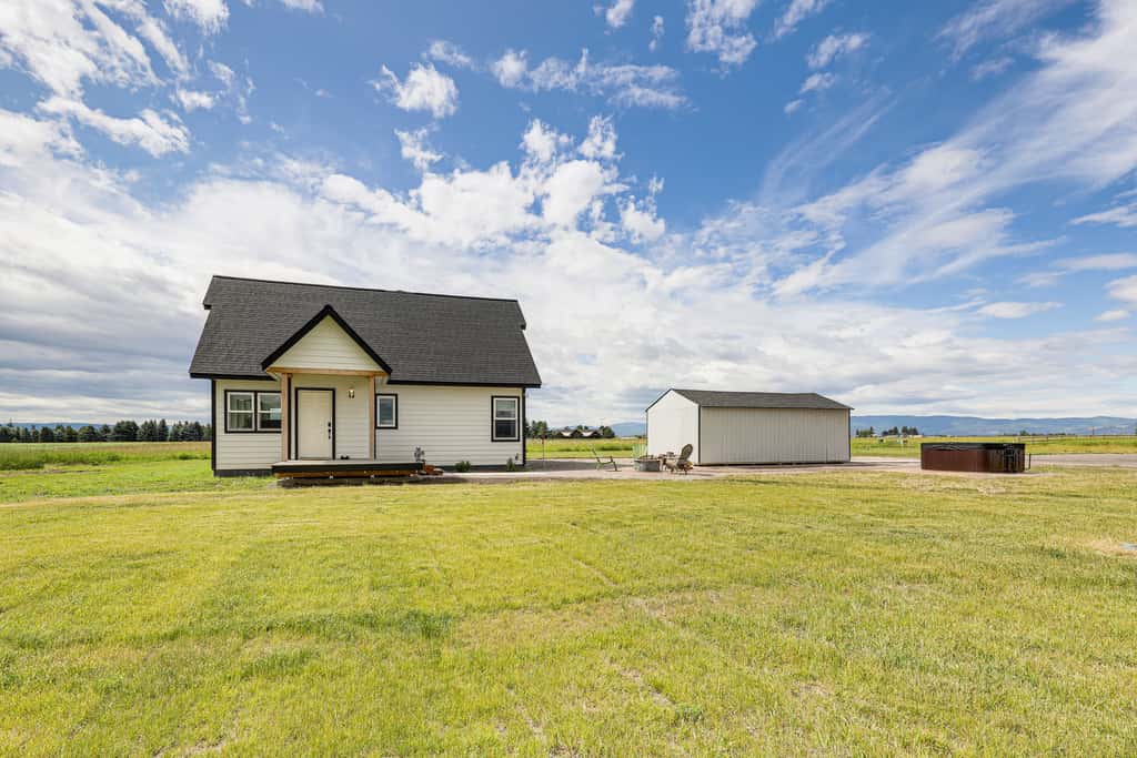 Kalispell Mountain Getaway w/ Hot Tub & Fire Pit!