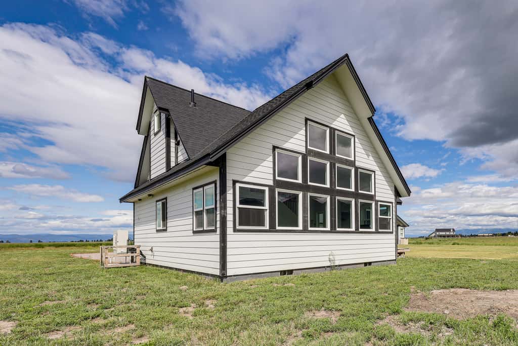 Kalispell Mountain Getaway w/ Hot Tub & Fire Pit!