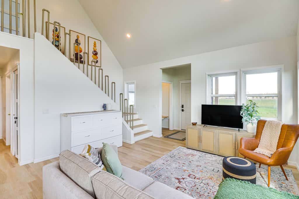 Kalispell Mountain Getaway w/ Hot Tub & Fire Pit!