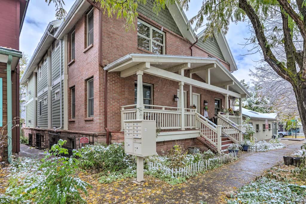 Cozy Central Glenwood Springs Condo w/ 2 Decks!