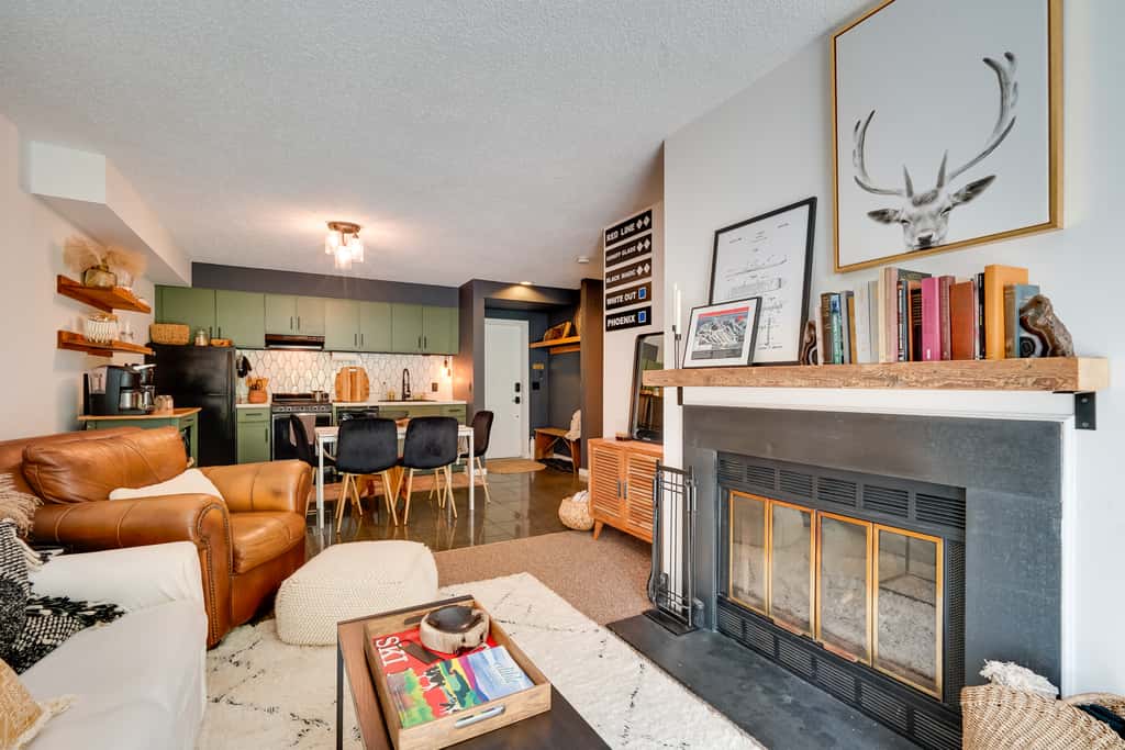 Ski-In/Ski-Out Magic Mountain Condo w/ Deck!