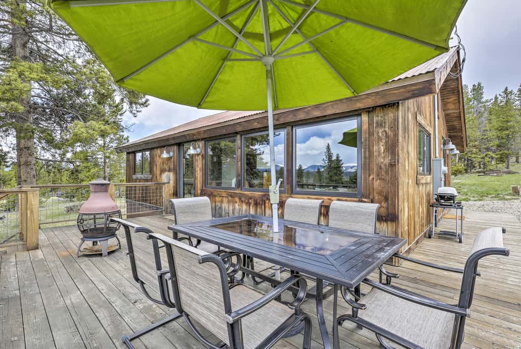 Updated Cabin w/ Hot Tub ~ 11 Mi to Winter Park!