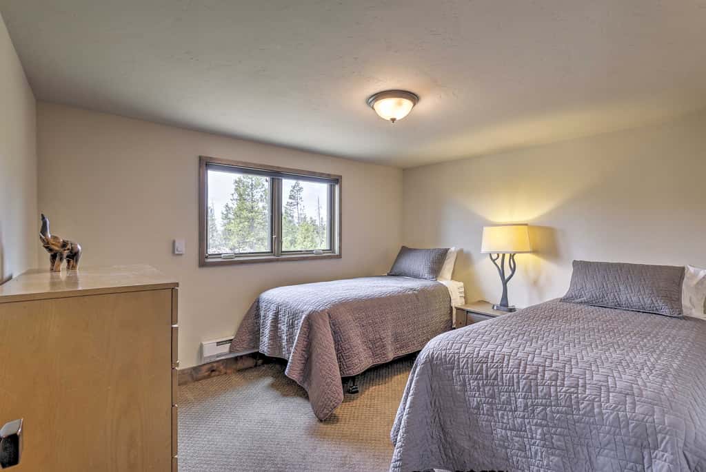 Updated Cabin w/ Hot Tub ~ 11 Mi to Winter Park!