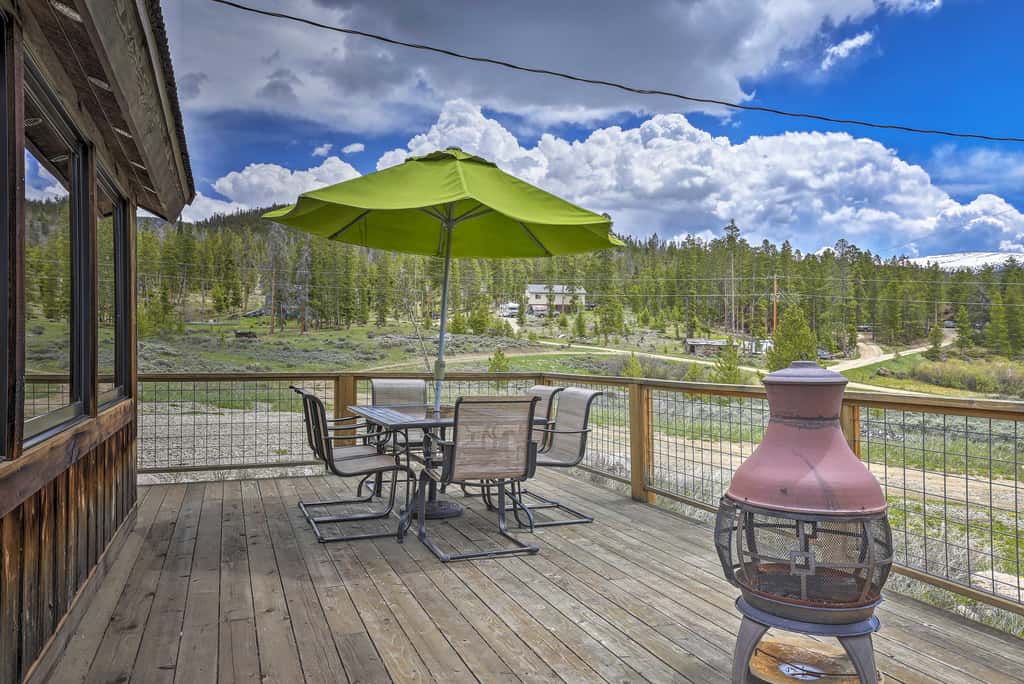 Updated Cabin w/ Hot Tub ~ 11 Mi to Winter Park!