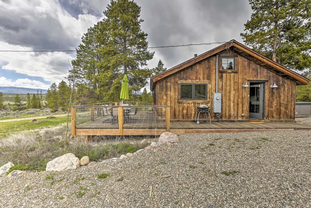 Updated Cabin w/ Hot Tub ~ 11 Mi to Winter Park!