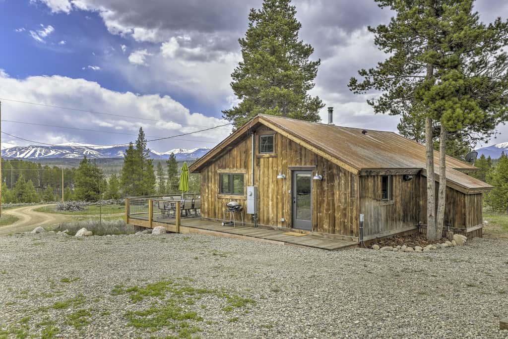 Updated Cabin w/ Hot Tub ~ 11 Mi to Winter Park!