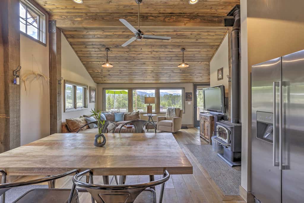 Updated Cabin w/ Hot Tub ~ 11 Mi to Winter Park!