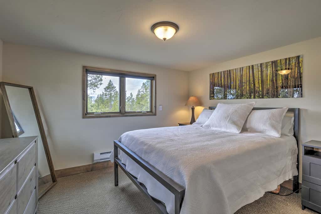 Updated Cabin w/ Hot Tub ~ 11 Mi to Winter Park!