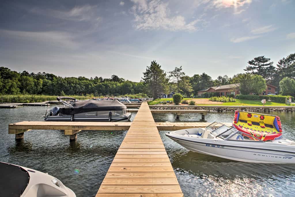 Nisswa Townhome w/ Boat Slip + Gull Lake Access!
